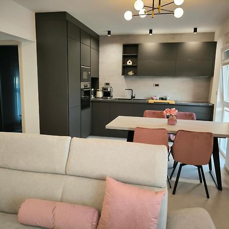 Luxury Apartments Marina View Водице Екстериор снимка