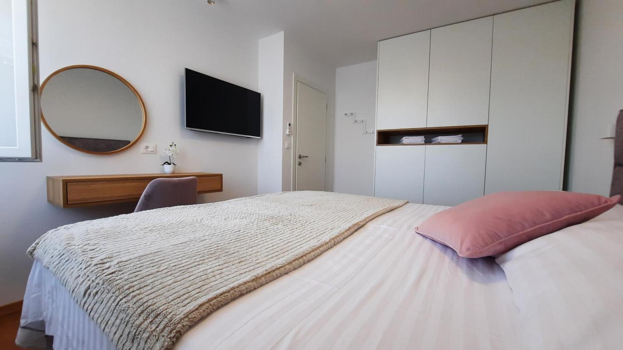 Luxury Apartments Marina View Водице Екстериор снимка